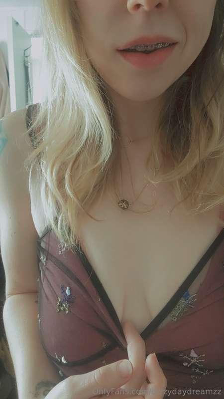 Run your hands along my little body please? #petite #little ..