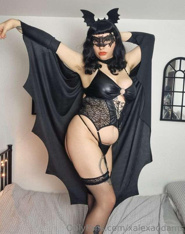 booty spooky, got him shaking, he's jumping 👻💕