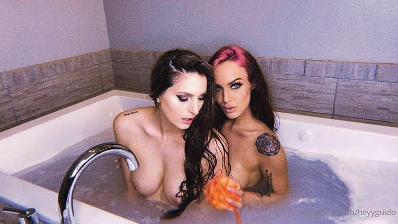Who loved our latest video with a squirt ending? 💦 @kaaaypaa..
