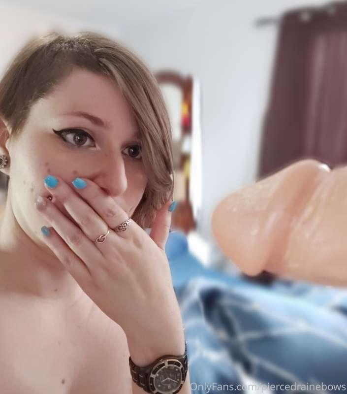 Wanna see what I'd look like on my knees, sucking your rock ..