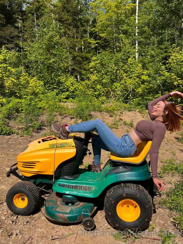 would you hire an OF girl to cut your grass? ☘️