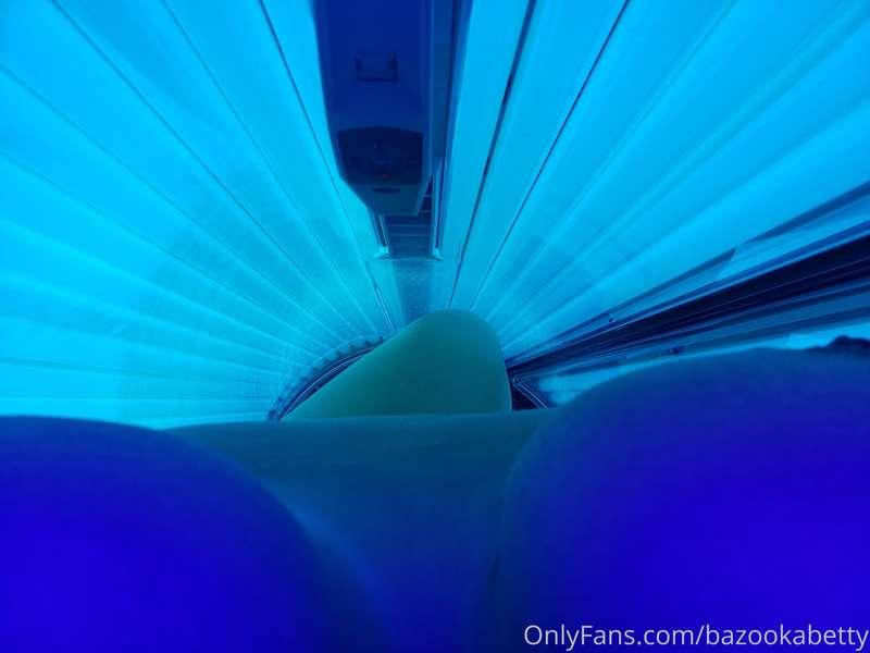 Look sugar no tan lines...