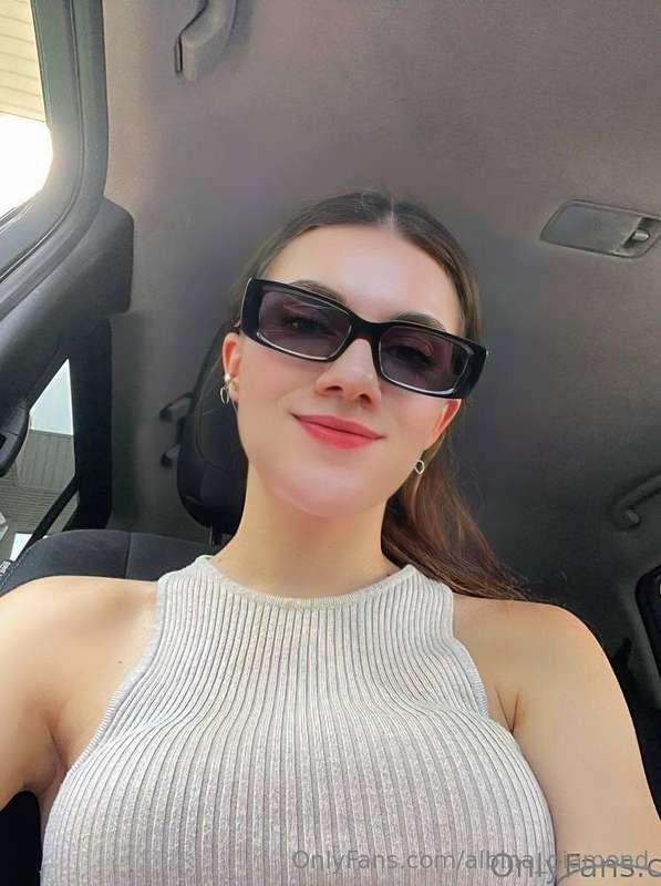 This slut @u496494303 is dripping wet and craving attention ..