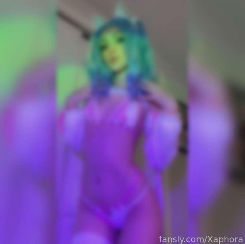 🤍 Pink Cyber Kitty set is here! ⚡️ Guys, I am SO happy with how this turned out!!! Of all the sets I’ve done, I think so far this is GOTTA be my fave! I hope you enjoy, cause I sure as hell did! 

• UNLOCK FOR A FREEBIE SENT TO YOUR DMS! 🫣😋

These 8 pics showcase me in multiple standing poses showing off this cute Moeflavor set! Booty, thigh, bit of cleavage action and lots of eye contact..😉 Like my kitty toe beans?? 

This is the first batch of photos 👀 MORE to come!! 

Tippies welcome! 😌 👉🏼👈🏼