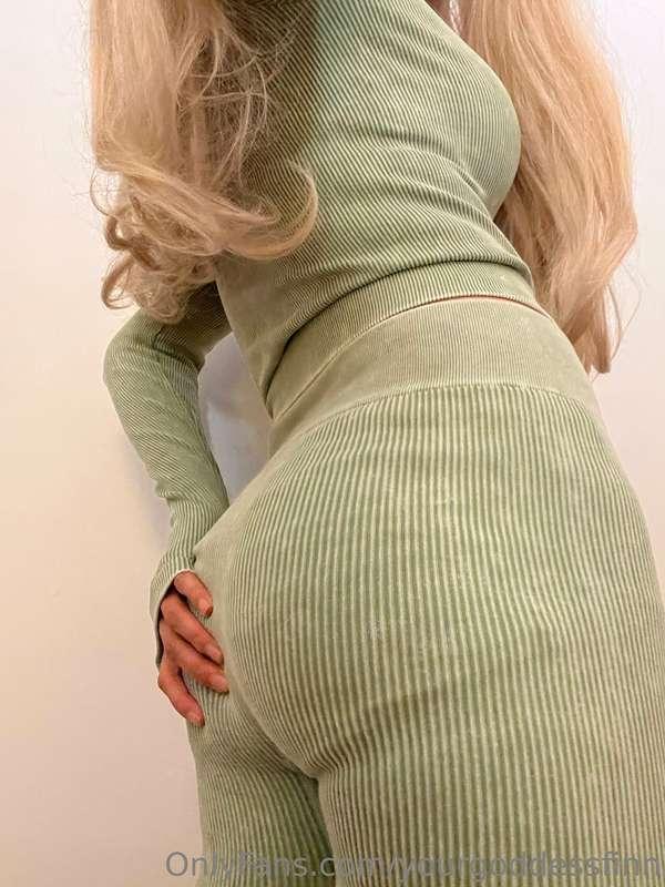 Which set does my ass look cuter in? :3 meaning which one wo..