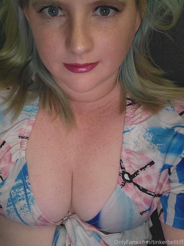 Decided to put makeup on today!! Feeling EXTRA pretty!! 💋