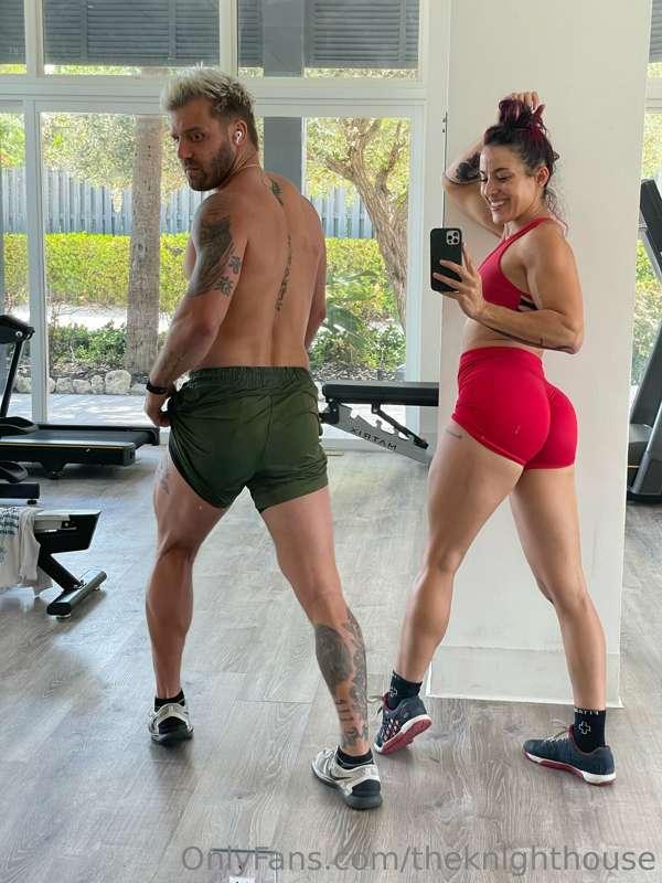 It's **Hump Day** Y'all!
Show off that 🍑😉