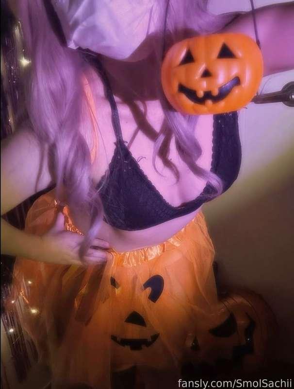 it’s sachi-chan’s 2ND Hoelloween on Fansly (㇏(•̀ᵥᵥ•́)ノ)

sachi-ghost hopes her senpaii enjoyed her spook-tacular halloween treatsss in every bite 🍭 she can’t wait to spend more hoelloweens with all of chuuu 🖤 

happy halloween from your favorite kawaii gf -~*•🎃•*~-

#fyp #asian #japanese #halloween #18 #petite #tease #barelylegal #teen #panty
