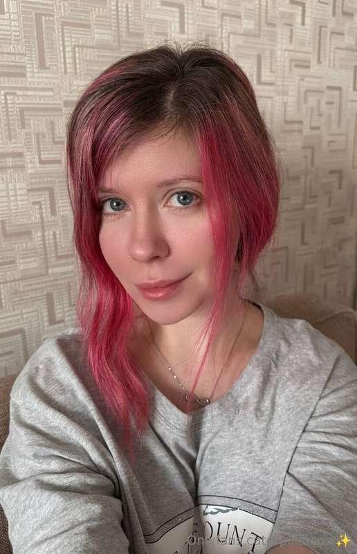  Do you like my new pink hair? 💗 