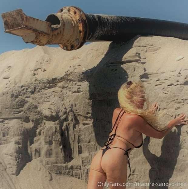 Name the place, TIP $3 ... and WIN a Free video ! (Hint = SE..