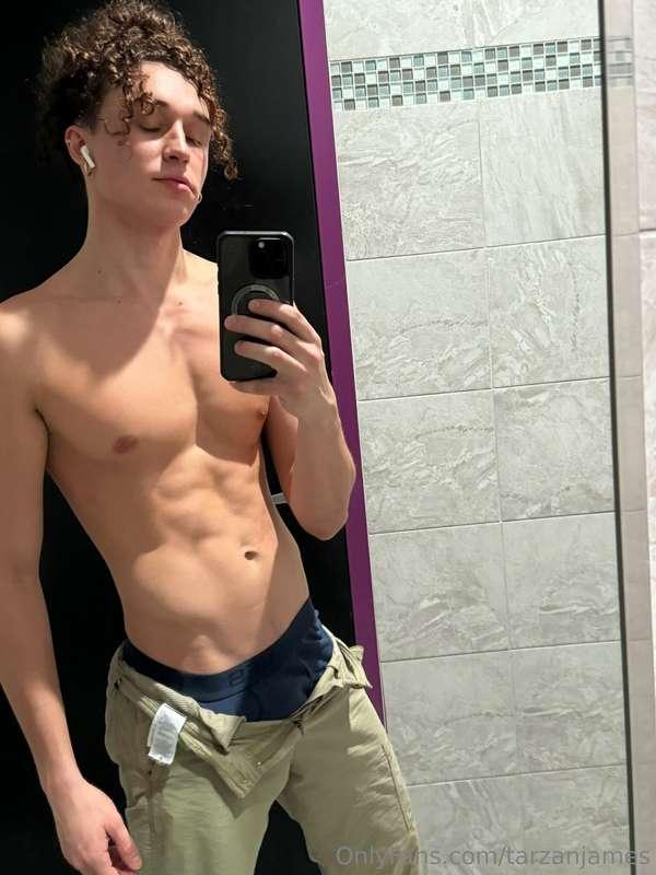 Been working out… wanna see the results? 🍑😈
