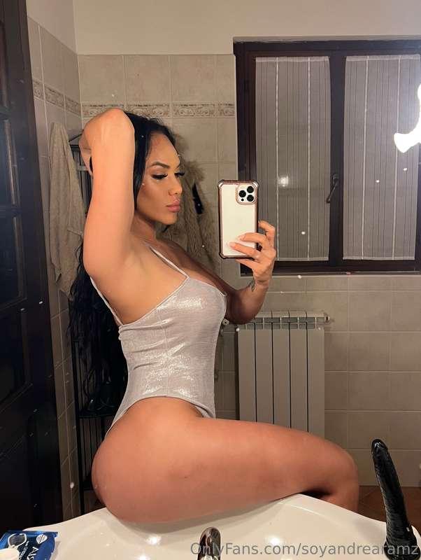 SOLO 21 - PUSSY PLAY BLACK DILDOI went to my bestie’s house ..