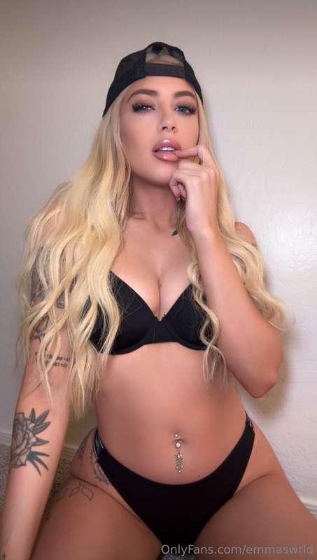 Have you seriously never seen @tatumsloan on live?? She is p..