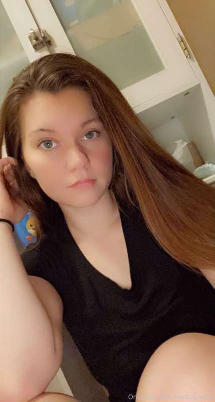 Been so sick lately. I hate hospitals so I don’t wanna go 😖