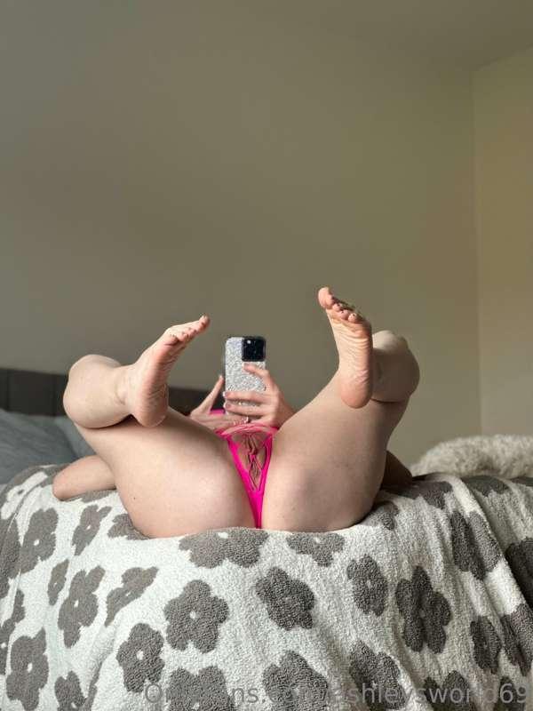 Cum get in bed with me 😈😼