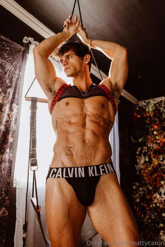 Let's start off the week right shall we 🤩😏