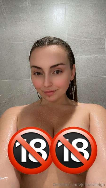 Unlock to remove the emojis😍 **BARE TITTYS ON THE WALL** 🙈🍈🍈
