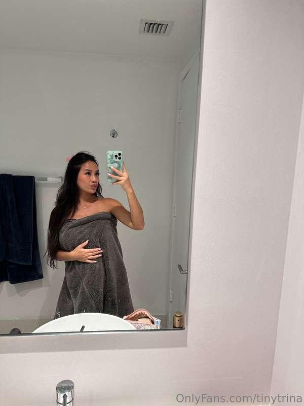If you send me a 🚿🐈 I'll reply with something hot 🙈