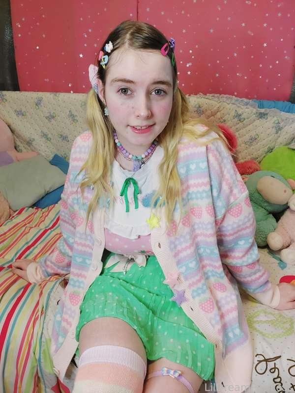 🌈🌟 lil pastel strawberry dream 
~🍓 pt 2 🍓~


ive been so exhausted lately but im powering through. i had a relly busy day on Wednesday traveling to get my meds and shopping while i waited to see the doctors. even got some therapy and walking in. Thursday i had a great stream (after the abundance of technical difficulties) we had alot of fun playing League as i always do.

im thinking i may stream again tomorrow but on fansly this time. my family is out of town and ill have the house to myself.. keep your eye out for me!

ive honestly had some things irl that are slowing me down a bit but im happy to say im getting through them. sending you all my good thoughts and all my positive vibes! have a wonderful weekend!! ☺️💖