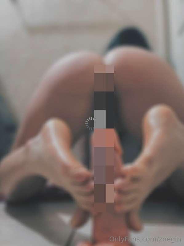 F e e t My oiled feet masturbate a 22cm dildo
