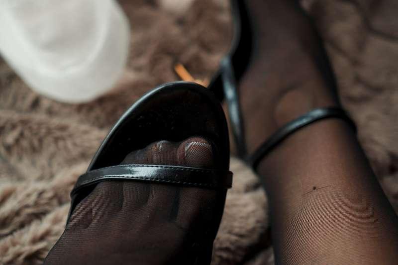 sexy-feet-in-stockings image #4