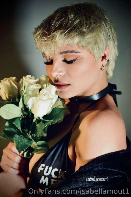 𝕀 𝕔𝕒𝕟 𝕓𝕦𝕪 𝕞𝕪𝕤𝕖𝕝𝕗 𝕗𝕝𝕠𝕨𝕖𝕣𝕤🌹💐
