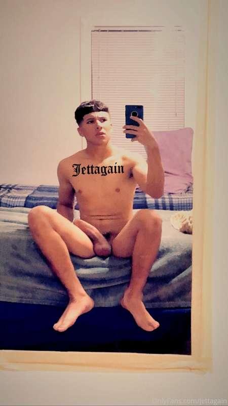 Here’s your new favorite photo of me 😈 
Like and Comment 🔥