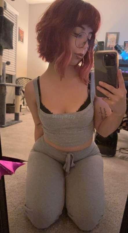 Grey sweatpants >>>> 