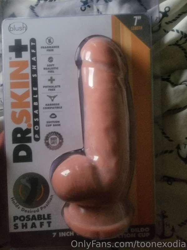 The girth on this is pretty big. I need more toys. Pick me s..