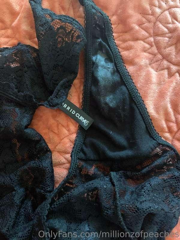 Anyone interested in panties? 😻😻😻 I am the absolute creamies..