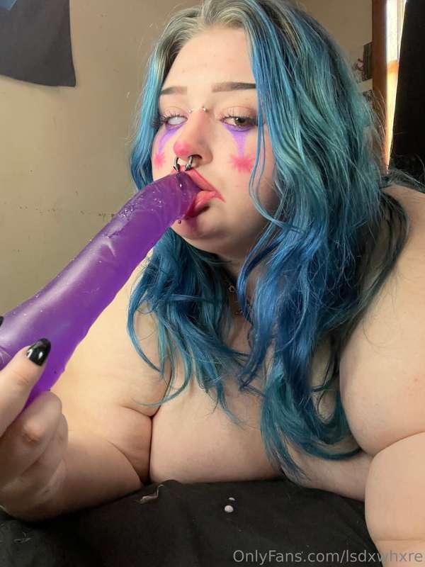 swipe right to see my pretty face stuffed w this dildo 🫢😊