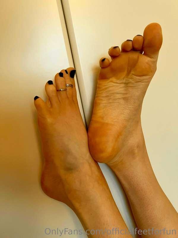 Wrinkles on the sole of my foot 🦶🏼🖤 🥰