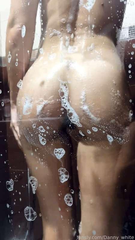 Bubbles and bubble butt. Perfect combo, isn't it?

#fyp #dannywhite #hotwife #goddess #ass #butt #bubblebutt #naked #homemade #amateur 