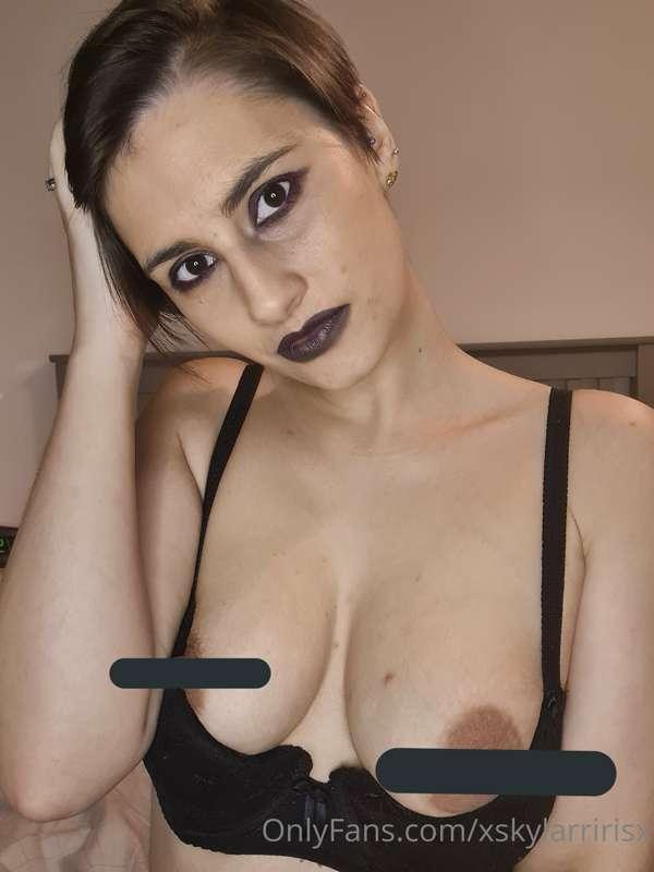 https://onlyfans.com/skylarriris 
Join my V.I.P page today, ..