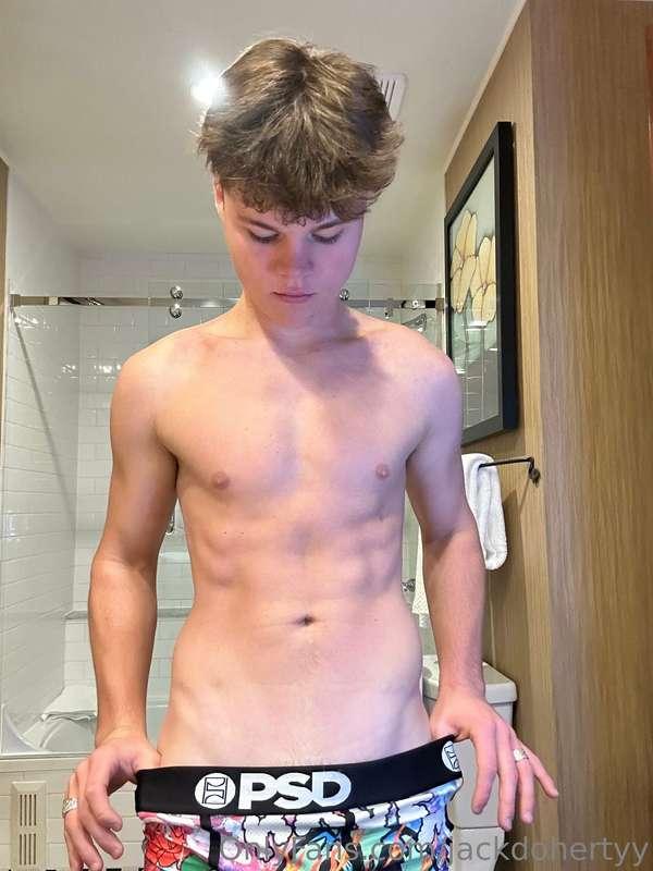 𝑾𝒂𝒕𝒄𝒉 𝒎𝒆 𝒖𝒏𝒅𝒓𝒆𝒔𝒔 𝒂𝒏𝒅 𝒄𝒐𝒗𝒆𝒓 𝒚𝒐𝒖 𝒊𝒏 𝒄𝒖𝒎? 😈💦