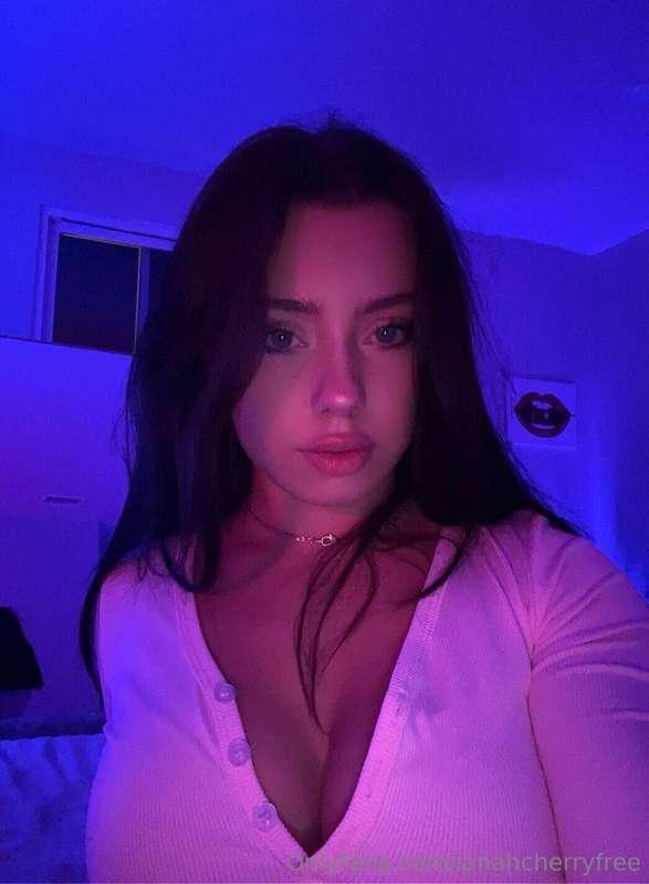 I'm obsessed with dick pics... Can you send me one? 🥵