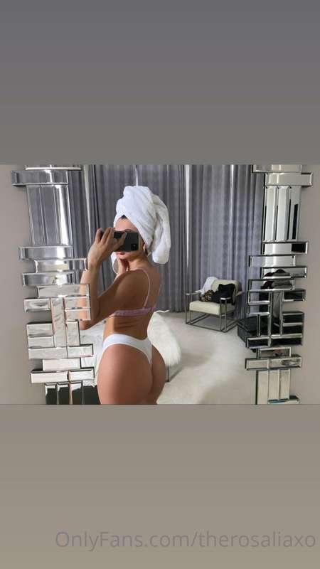 Check messages to see me with out the panties 😍💦 -Izzy