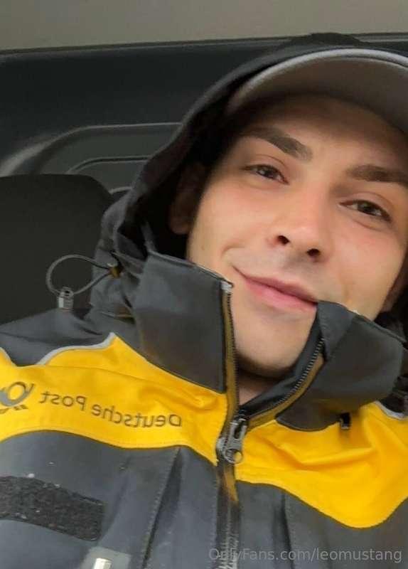 Special delivery just for you 📦💦 Knock, knock… got something..