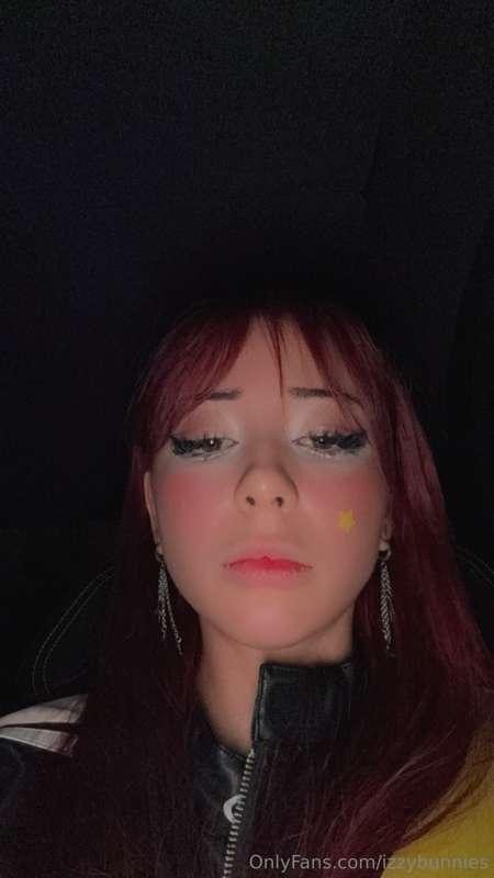 I'm bored and horny someone pick me up <3