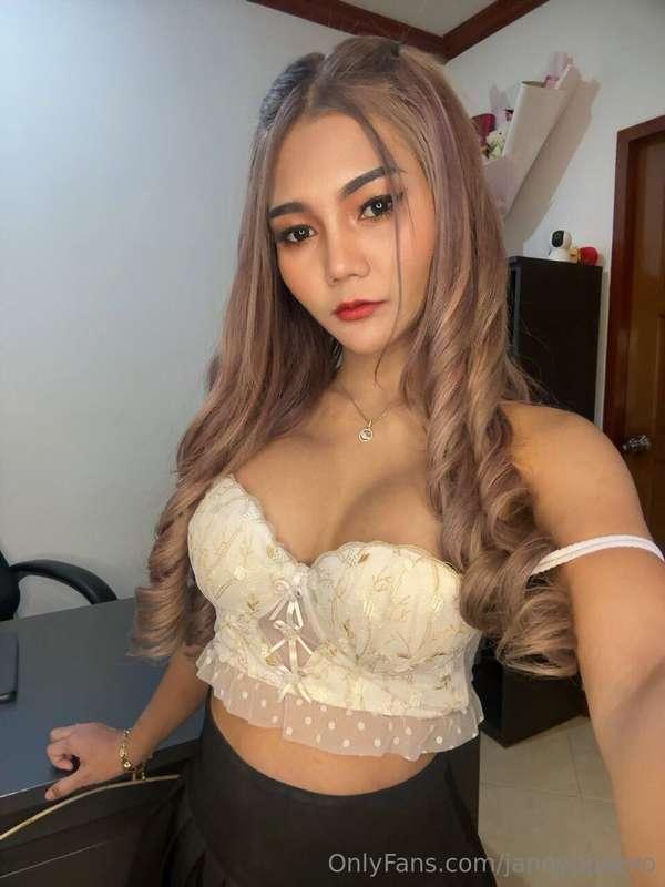 Your bratty girl is now upset 😡