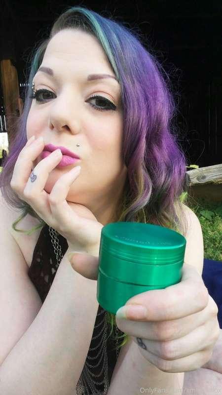 Happy 4/20/20 💚 Ass Grass Glass 💚
*This full hardcore set -8..