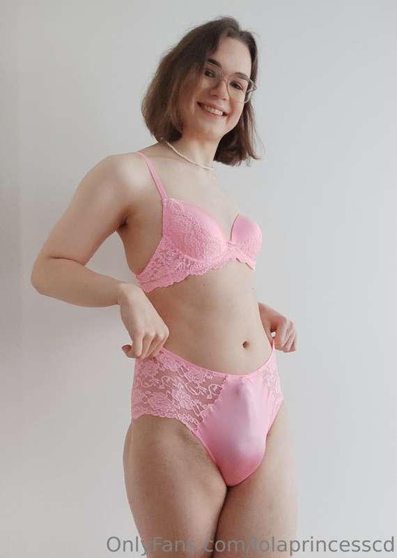 I think pink lace panties make my dick look nice 💗
