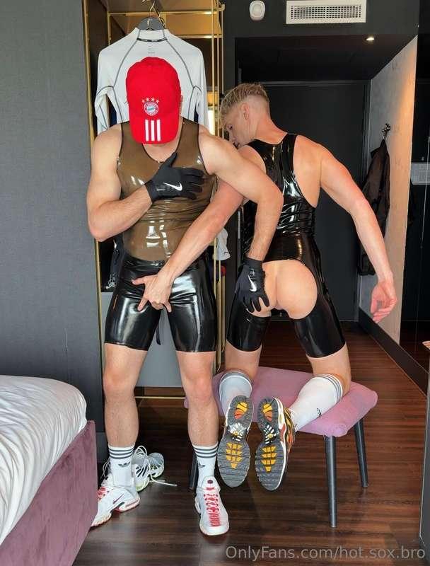 I put @huntermiller in rubber !!🥵 A new collab AGAIN? 😈 stay..