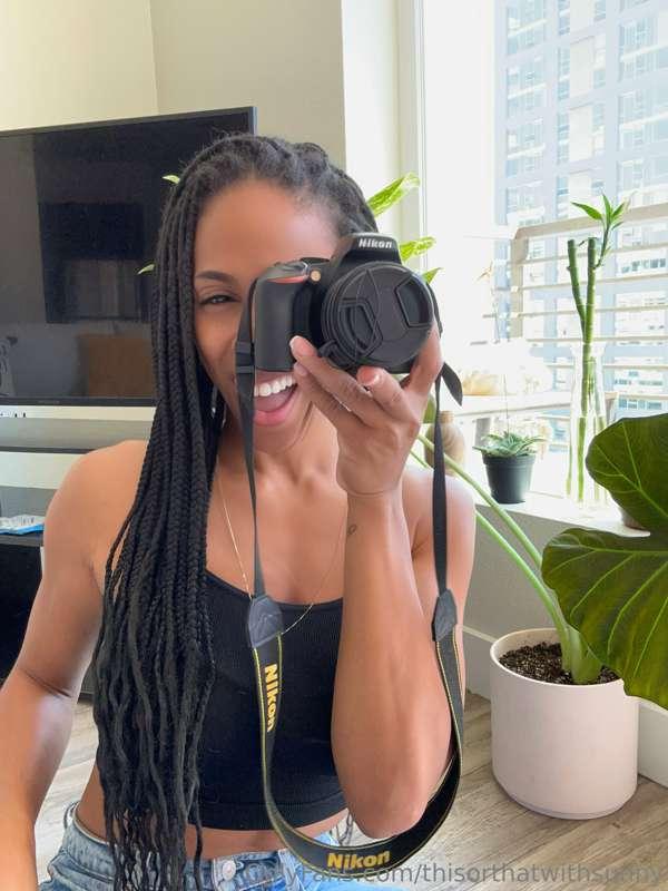 The age old photographer question: Nikon or Canon?? 

Which ..