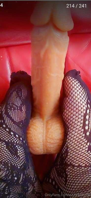 Do u want my feet wrapped around your cock x