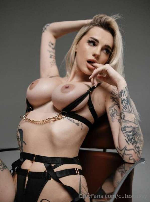 Tattooed baby @tatyanakissyou has the best boobs on OF 😍😍😍 I..