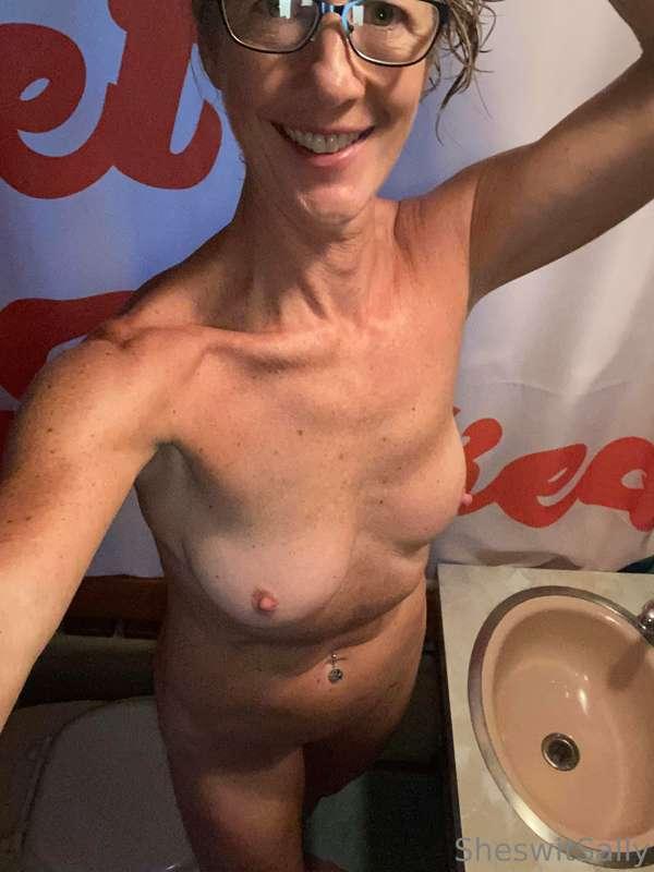 Good mornng from Vermont, Camping shower are very small