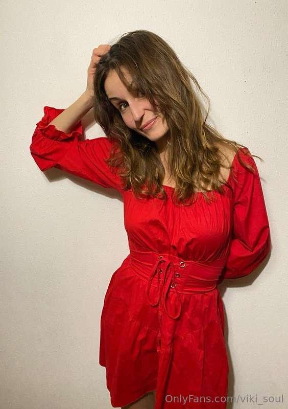 It's nice when you can wear the same dress for years 😜 It re..
