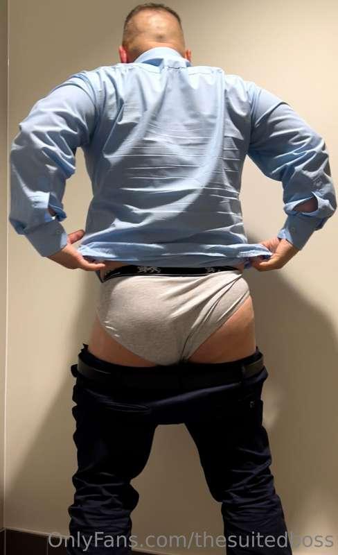 thesuitedboss image #0