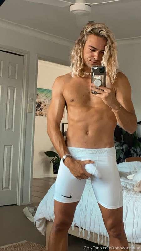 You know you want to grab it 👅